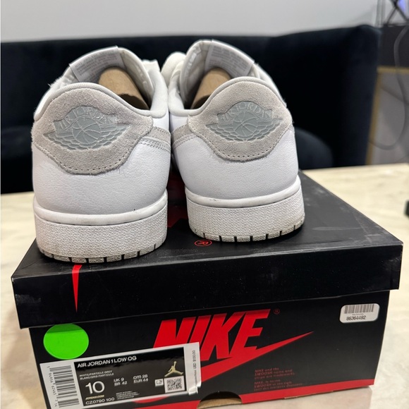 Nike Air Jordan 1 Low OG White and Gray Shoes - Picture 4 of 7